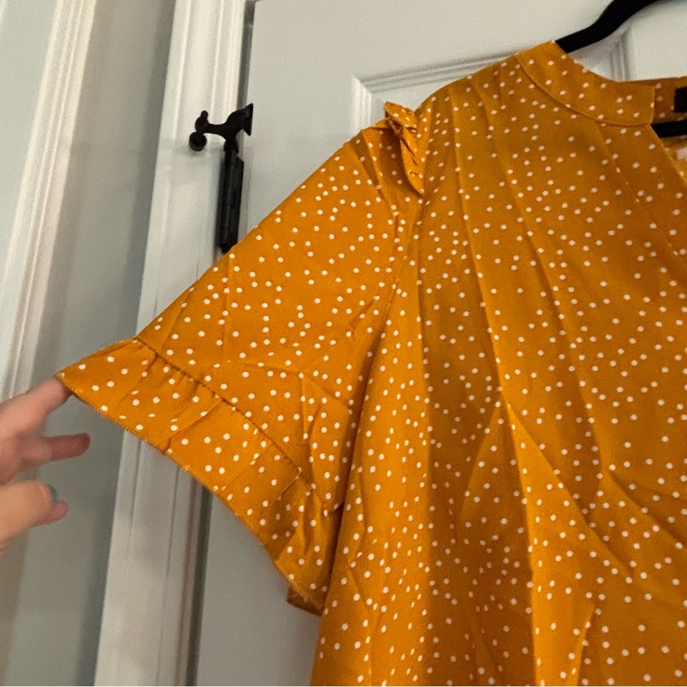 Multicolored Flutter Sleeve Ruffled Blouse - Picture 2 of 4